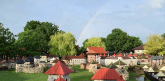 Belföldi utazás, Dinnyés Várpark - turisztika