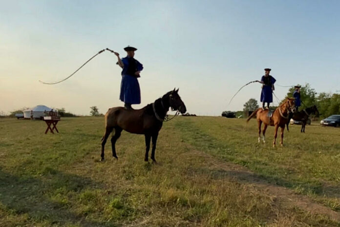 Földörző Fesztivál, Pécel - lovas bemutató - turisztika Földörző Fesztivál, Pécel - lovas bemutató - turisztika