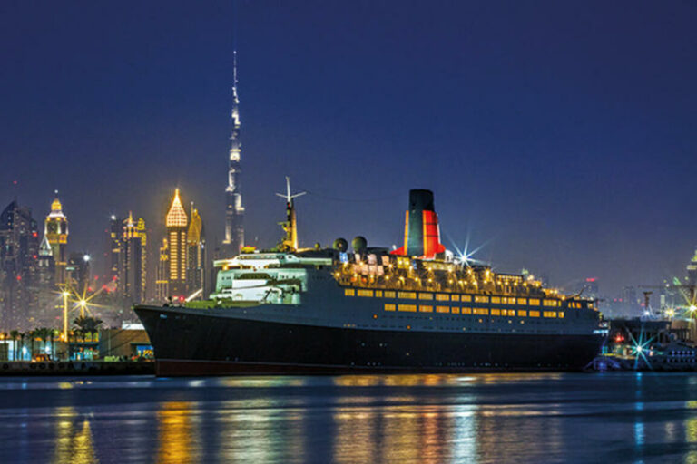 Utazás az időben a Queen Elizabeth 2 Hotel fedélzetén