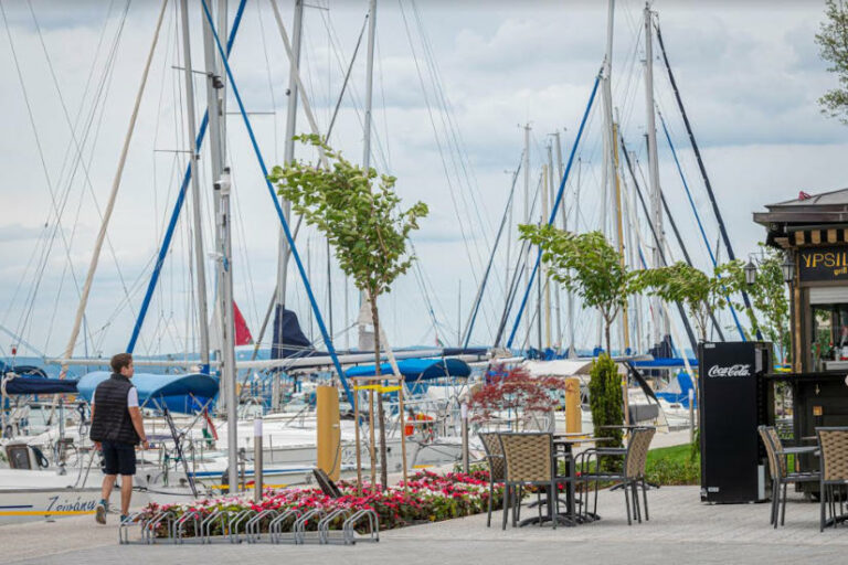 Ypsilon Yacht Club Alsóörs kikötó - turisztika