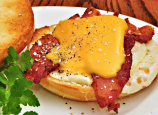 Bacon és tojás, a klasszikus reggeli újragondolva bacon, tojás, sajt elkészítés - receptek