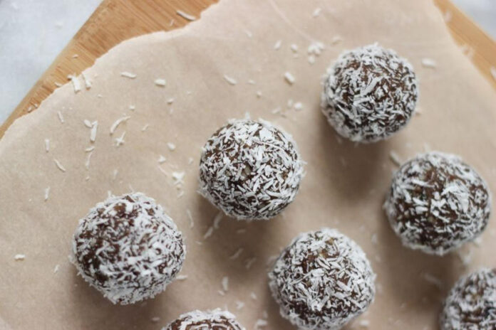 Meggyes kókuszgolyó recept