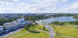 Finlandia Hall, Töölönlahti Bay, Helsinki, Finnország - turisztika