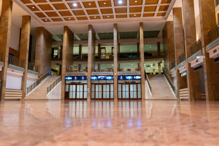 Ferihegy repülőtér 1es terminál, Budapest Airport - turisztika