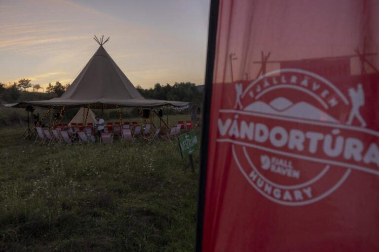 Fjällräven Vándortúra, közösségi természetjárás - turisztika