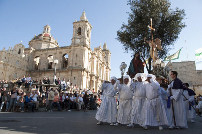 Málta, Húsvéti ünnepek, turisztika, kiutaztatás