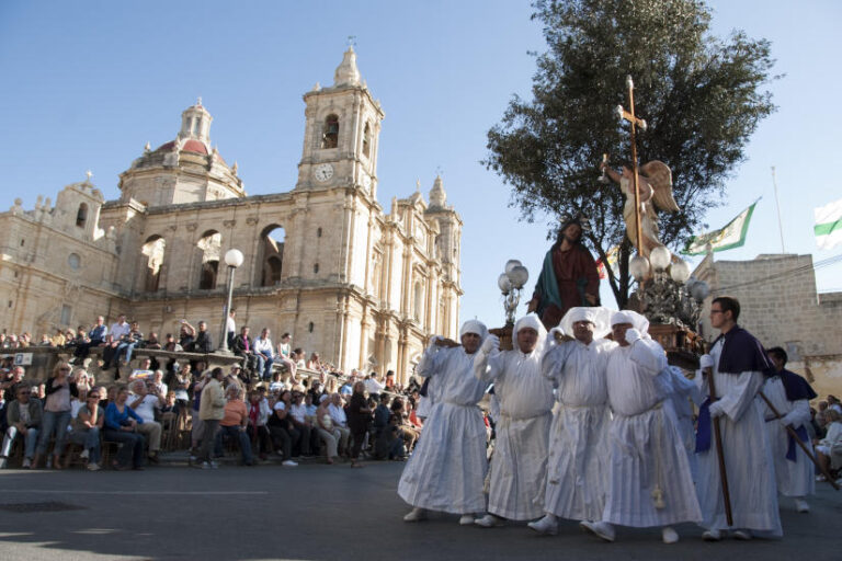 Málta, Húsvéti ünnepek, turisztika, kiutaztatás