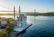 Ortaköy-mecset (Büyük Mecidiye Camii) neobarokk stílusú oszmán kori mecset Isztambulban