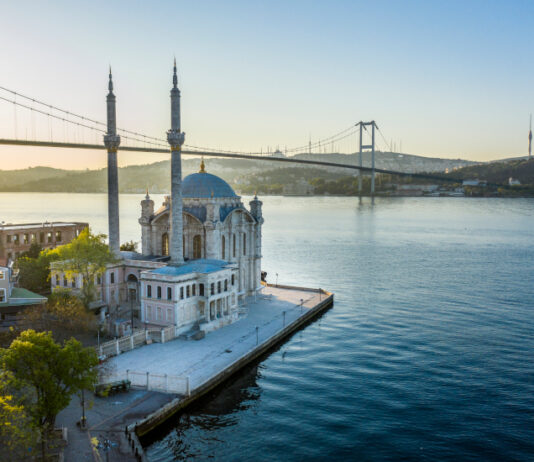 Törökország turisztikai rekordokkal indította a 2025-ös évet Ortaköy-mecset (Büyük Mecidiye Camii) neobarokk stílusú oszmán kori mecset Isztambulban