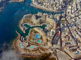 San Ġiljan kikötő, Málta - turisztika