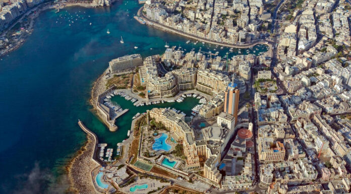 San Ġiljan kikötő, Málta - turisztika