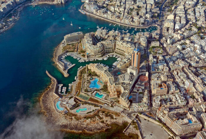 San Ġiljan kikötő, Málta - turisztika