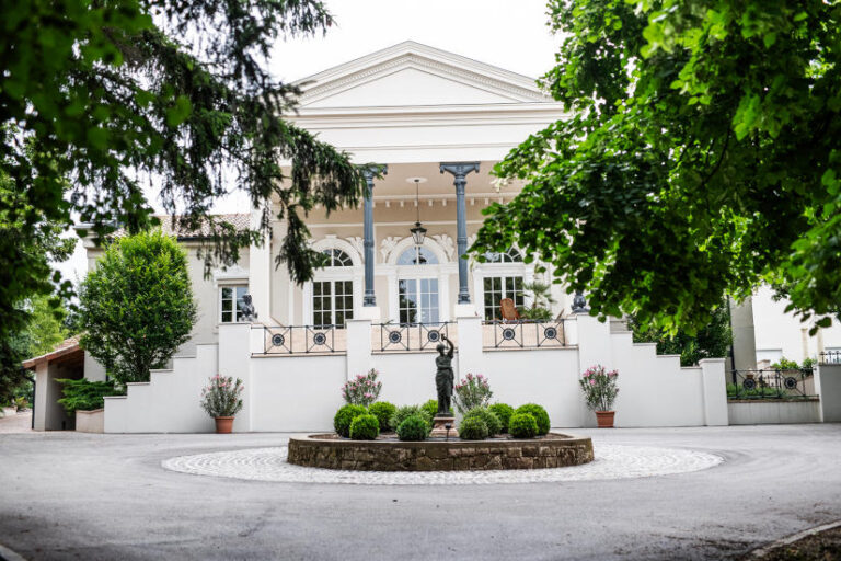 Nagyréde, Scharioth Kastély - turisztika, gasztronómia