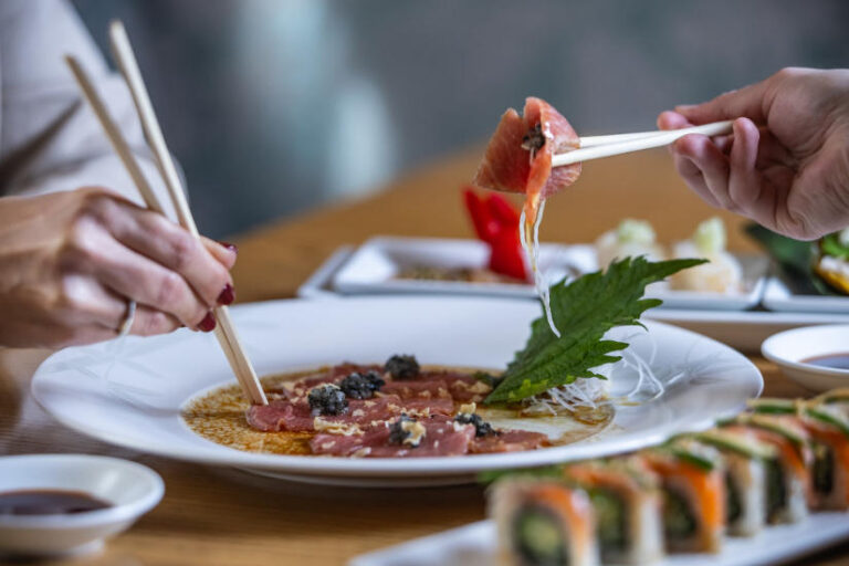 sashimi a japán konyhaművészet egyik legismertebb és legősibb fogása
