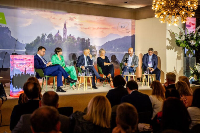 Bled Stratégiai Fórum turisztikai panel, Szlovénie, konferencia