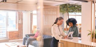 szállodai recepció, hotel bejentkezés - vendéglátás