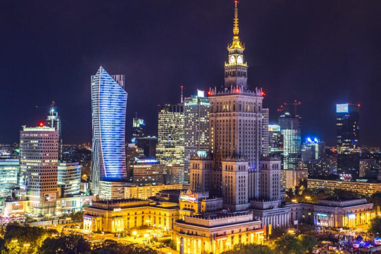 Varsó, Lengyelország - turisztikai desztináció, kiutaztatás