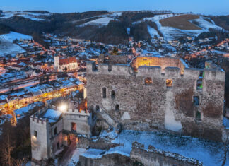 Utazási tipp – Adventi vásárok történelmi helyszÃneken Alsó-Ausztriában Alsó-Ausztria Kirchschlag várromok, Ausztria