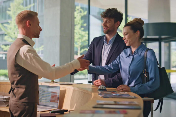 hotel recepció, check-in - turisztika