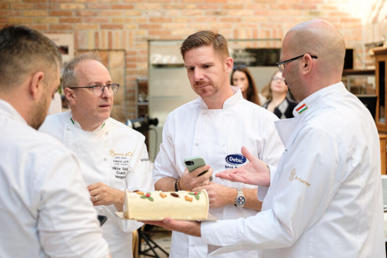 Karácsonyi fatörzs 2025 verseny Cukrász Ipartestület - gasztro, desszert