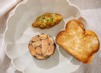 Hízott kacsamáj terrine recept kakukkfüves körte chutneyval – Ünnepi előétel profiktól Hízott Kacsamáj terrine, kakukkfüves körte chutneyval recept