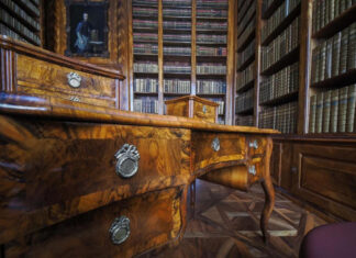 Veszprémi Érseki Palota könyvtárszoba - kultúra